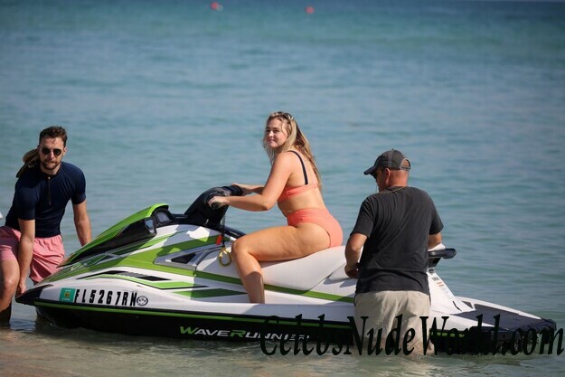 Iskra Lawrence Bikini 93550