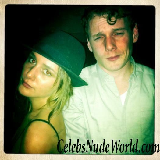 Addison Timlin LEAKS  9359