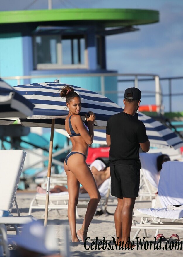 Joan Smalls Bikini 93666