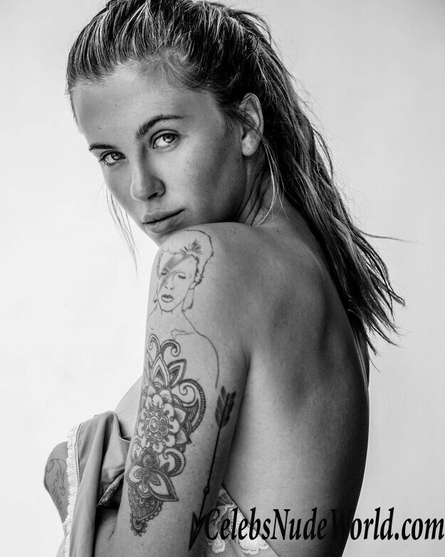 Topless Pics of Ireland Baldwin 93938