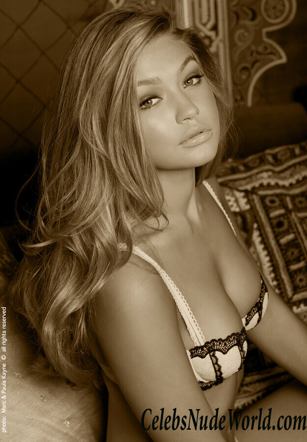 Sexy photoset of Gigi Hadid 94083