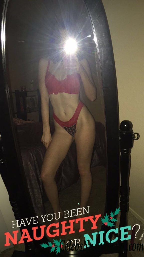 Abigale Mandler Nude  9427