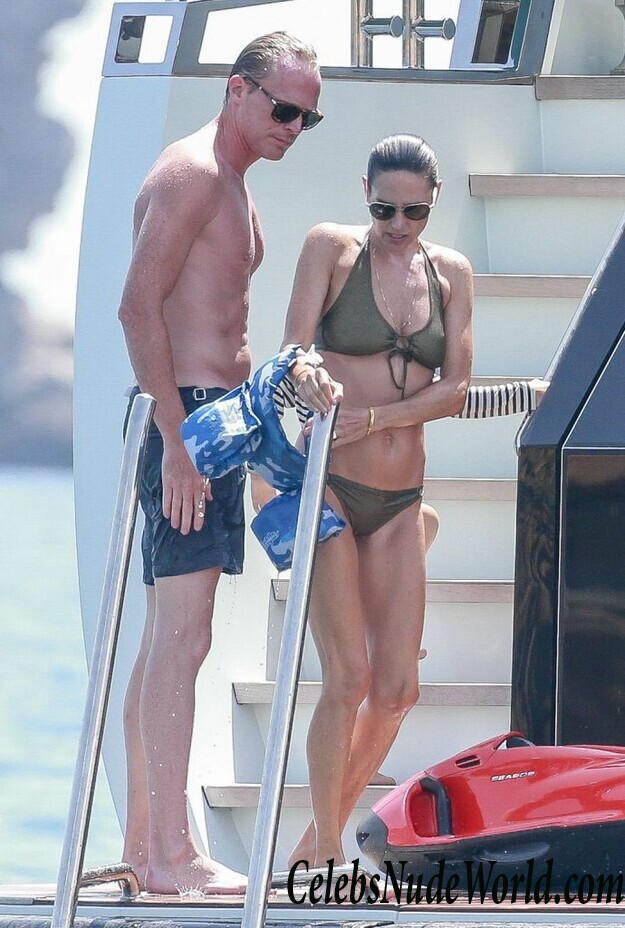 Jennifer Connelly Bikini 94347