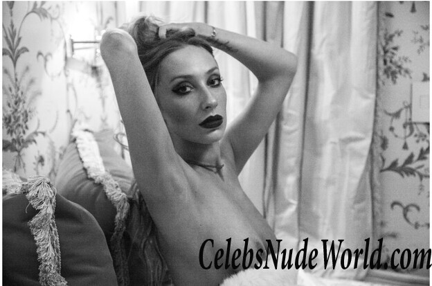 Gaia Matisse Topless Photos 94484