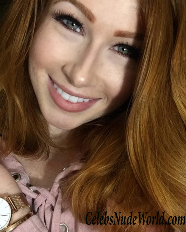 Abigale Mandler Nude  9458