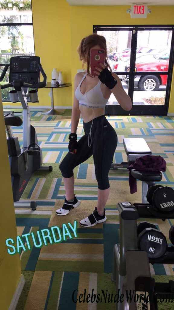 Abigale Mandler Nude  9465