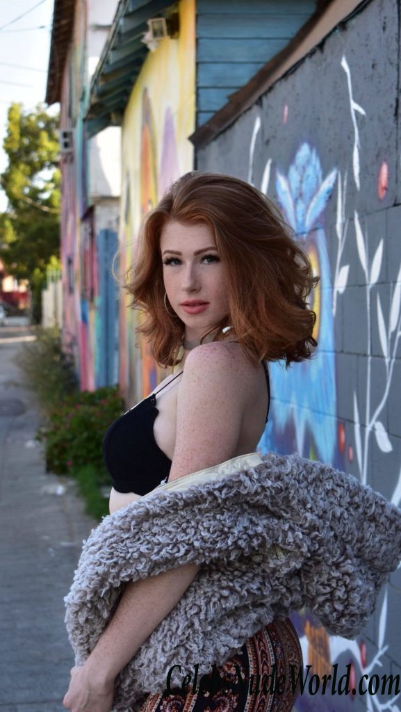 Abigale Mandler Nude  9478