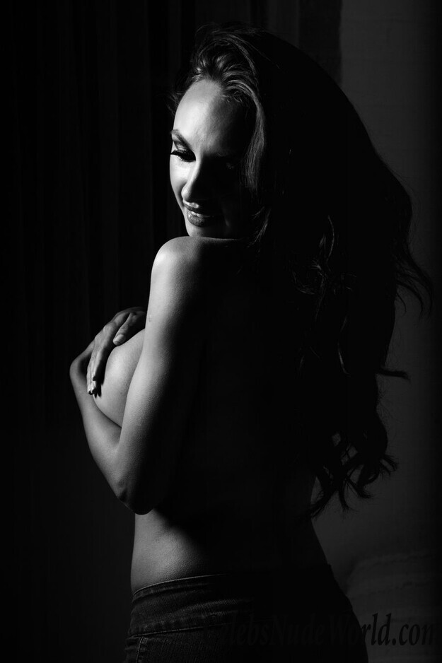 Iryna Ivanova topless photos 94835