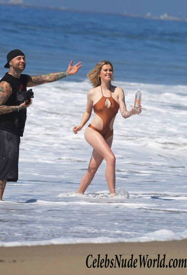 Ireland Baldwin Hot 95990