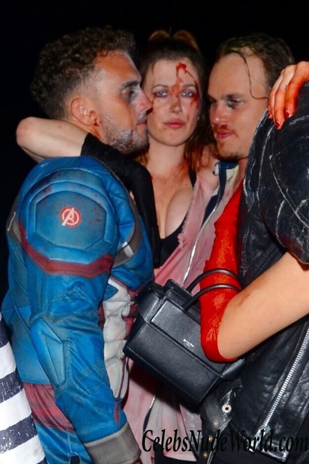 Ireland Baldwin Hot 95998