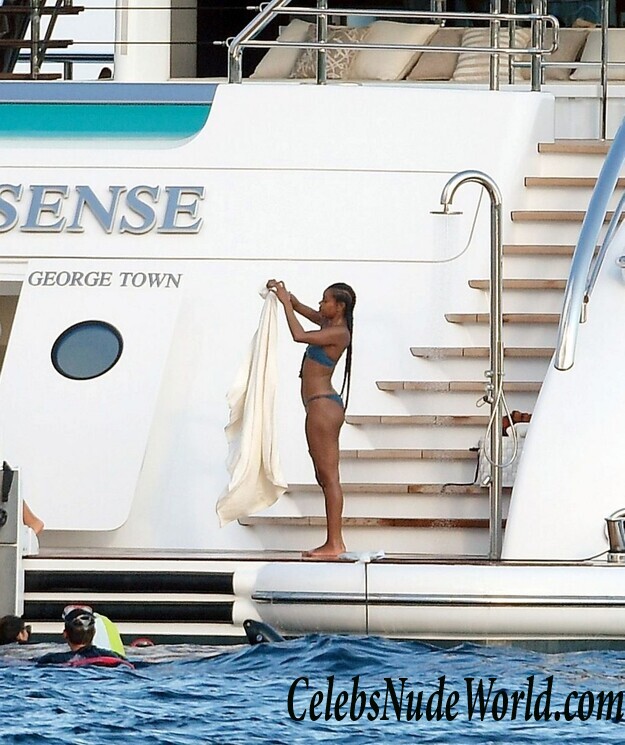 Gabrielle Union Bikini 96105