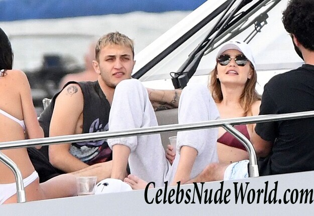 Gigi Hadid Bikini 96257