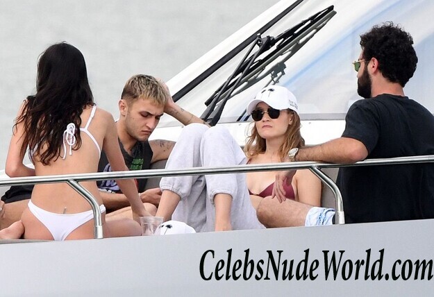 Gigi Hadid Bikini 96258