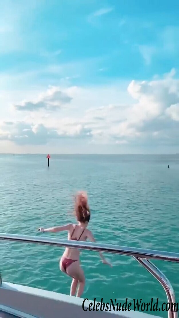 Gigi Hadid Bikini 96265