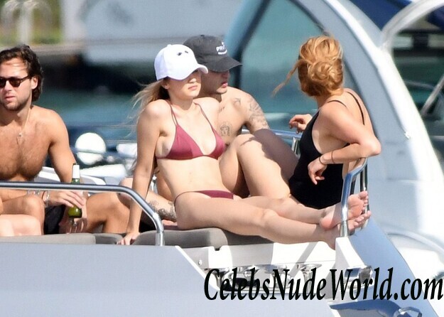 Gigi Hadid Bikini 96308