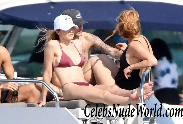 Gigi Hadid Bikini 96310