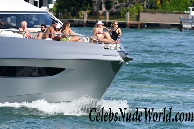 Gigi Hadid Bikini 96311