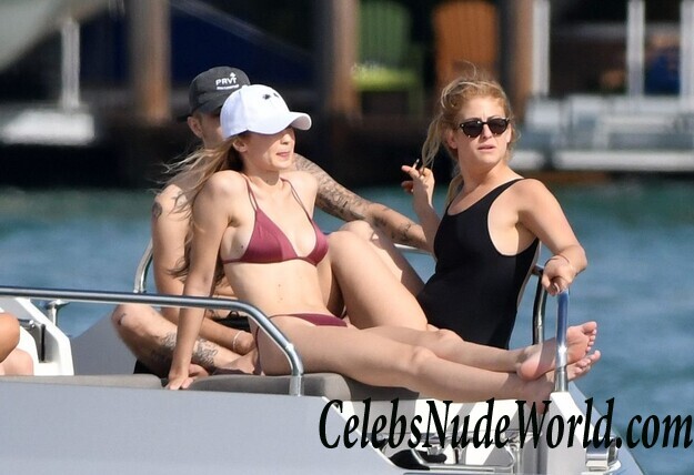 Gigi Hadid Bikini 96316