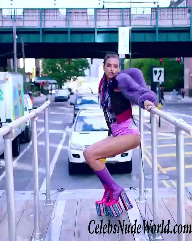 Irina Shayk Sexy Photos 96353