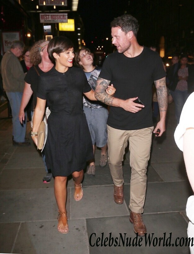 Frankie Bridge Braless 96634