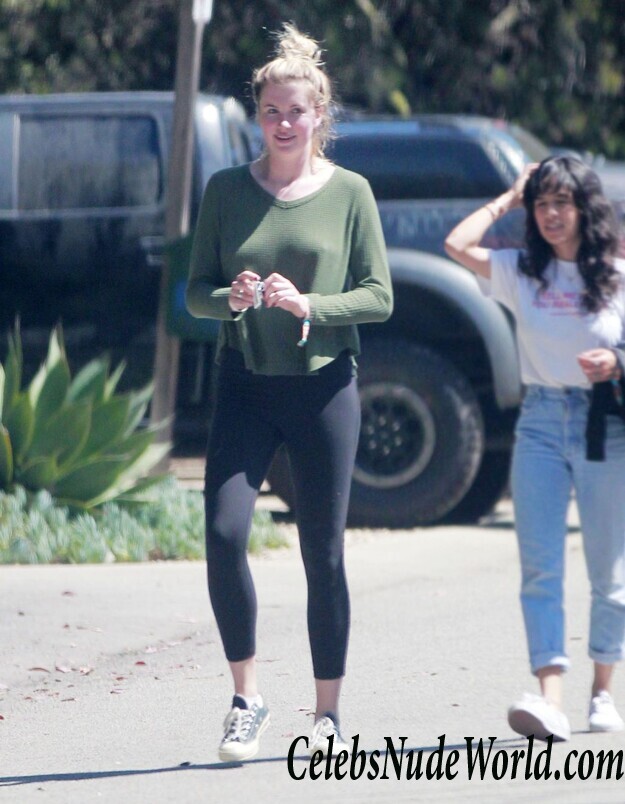 Ireland Baldwin Braless 96770