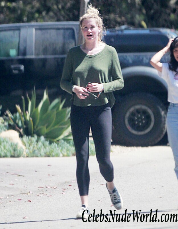 Ireland Baldwin Braless 96772