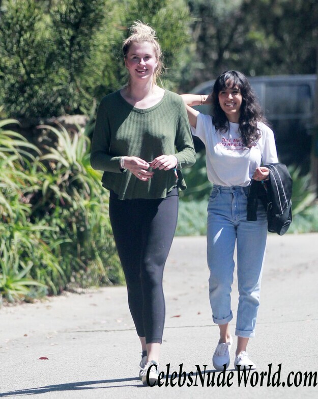 Ireland Baldwin Braless 96780