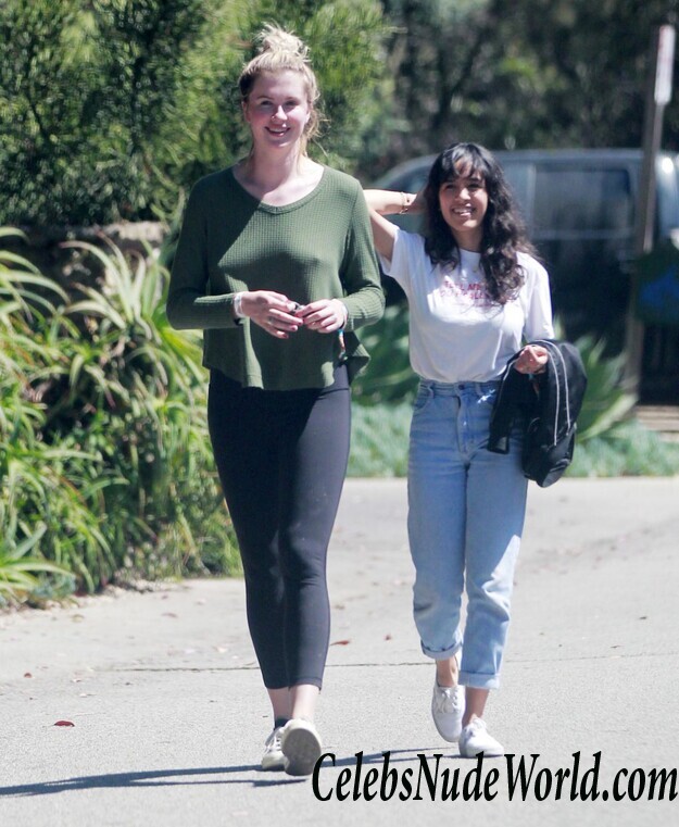 Ireland Baldwin Braless 96781