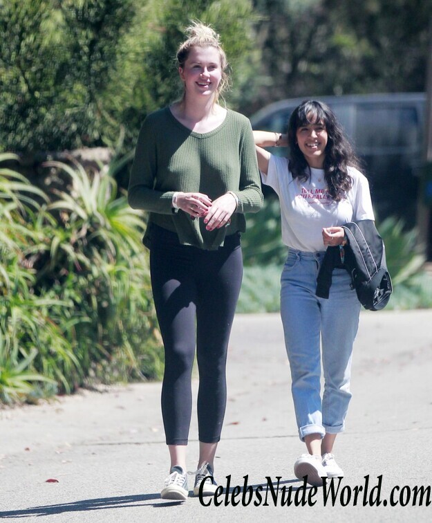 Ireland Baldwin Braless 96782