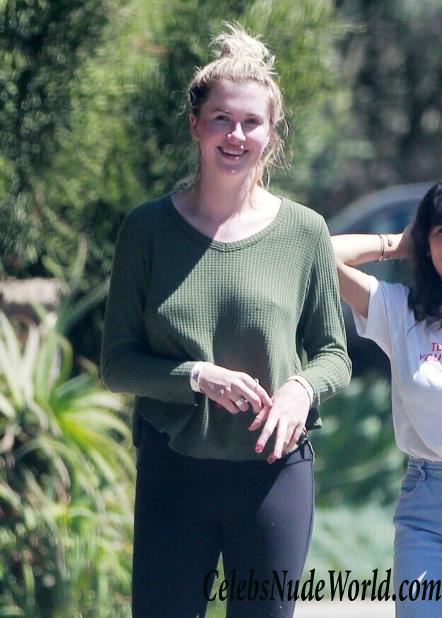 Ireland Baldwin Braless 96787