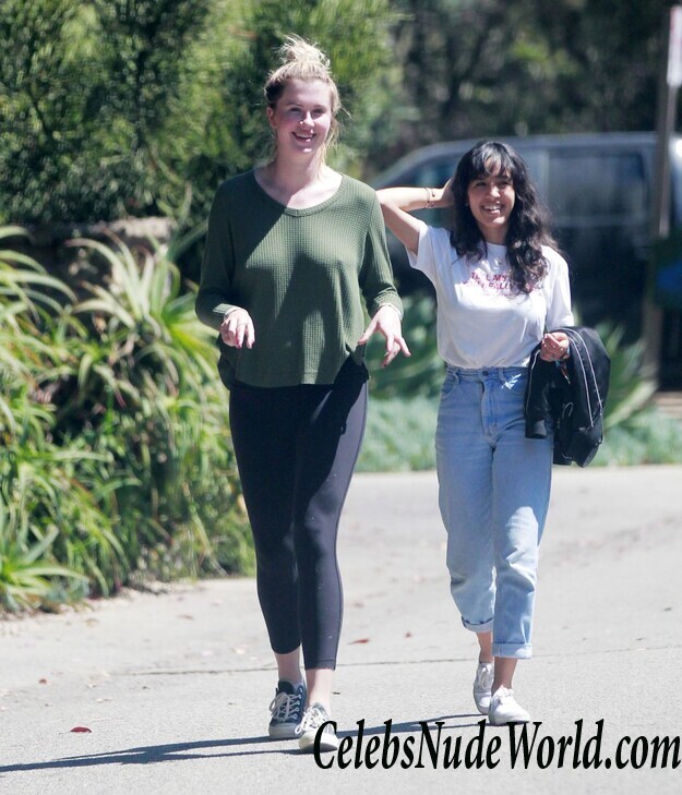 Ireland Baldwin Braless 96789