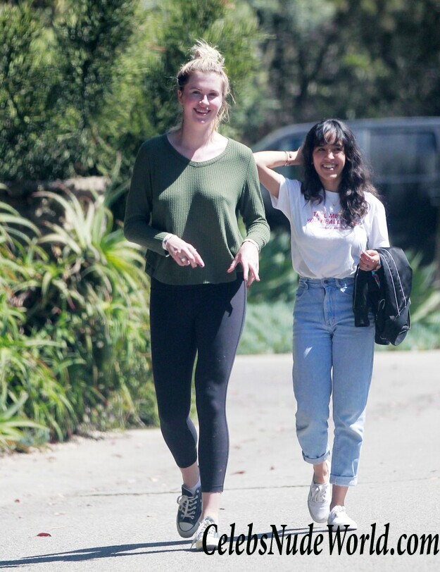 Ireland Baldwin Braless 96790