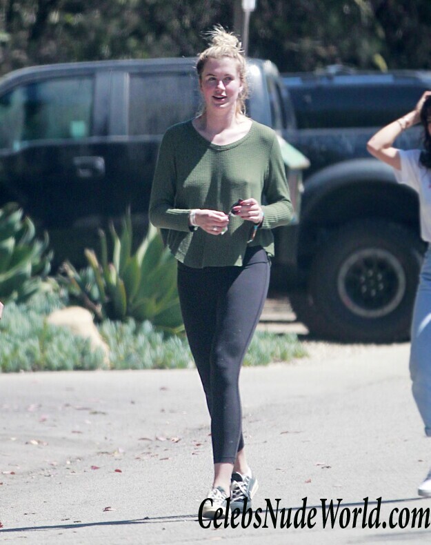 Ireland Baldwin Braless 96792