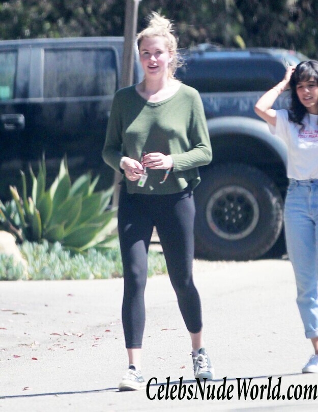 Ireland Baldwin Braless 96795