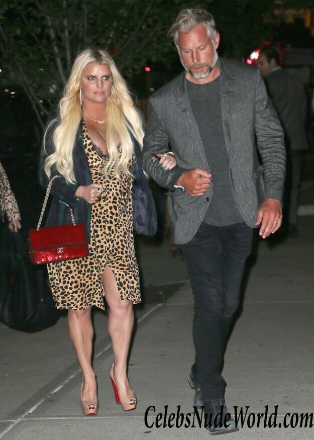 Jessica Simpson Cleavage 96848