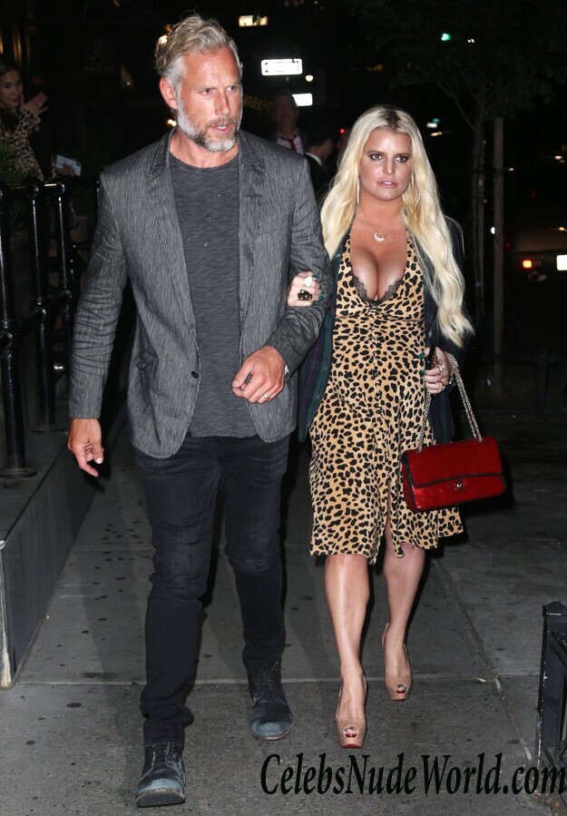 Jessica Simpson Cleavage 96854