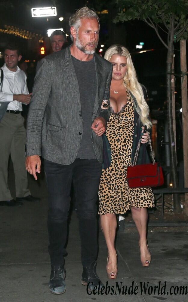 Jessica Simpson Cleavage 96862