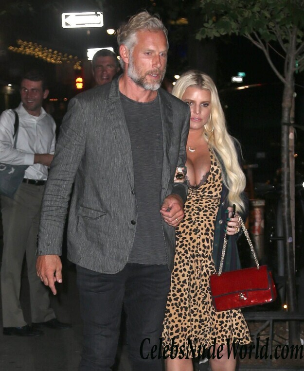 Jessica Simpson Cleavage 96878