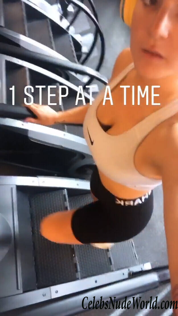 Joanna JoJo Cleavage 96902