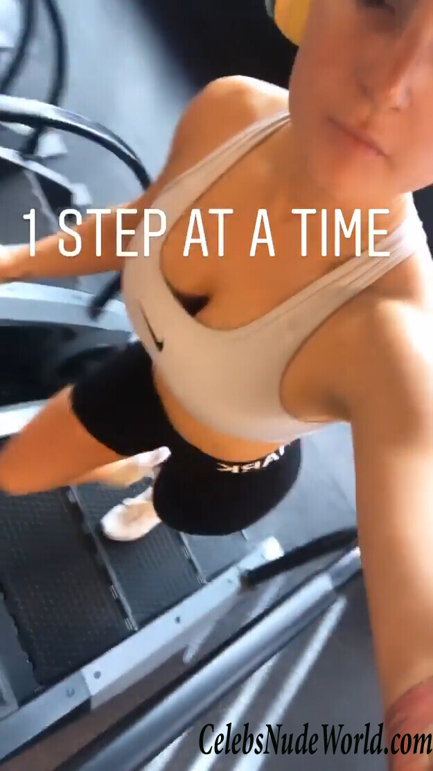 Joanna JoJo Cleavage 96903