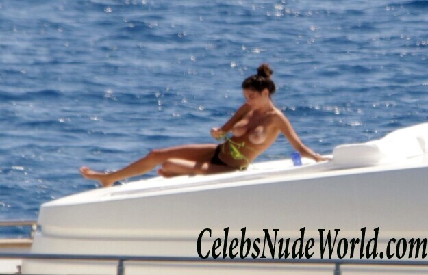 Francesca Sofia Novello Topless 97191