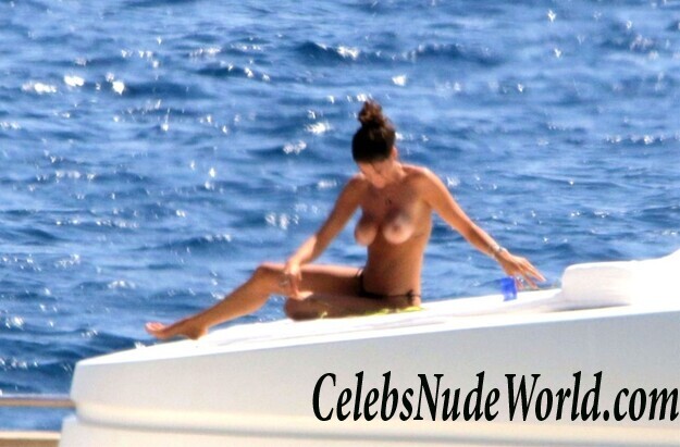 Francesca Sofia Novello Topless 97194