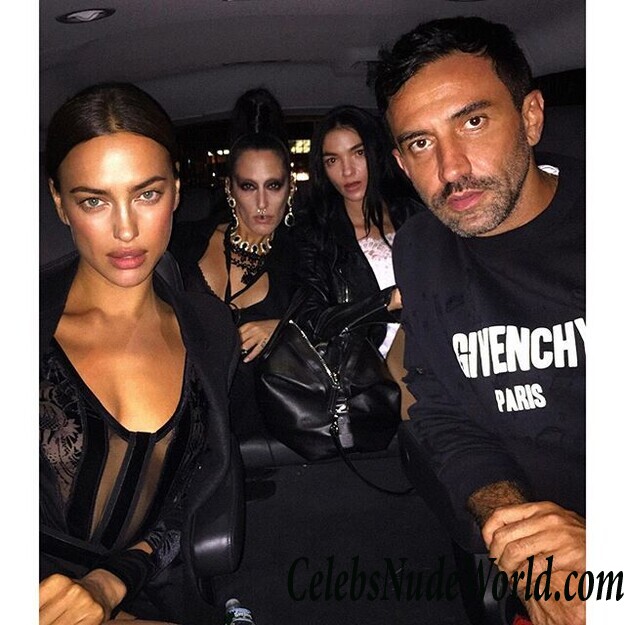 Irina Shayk Braless Photo 97195