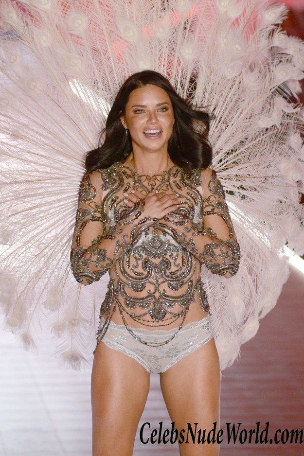 Adriana Lima Hot  9737