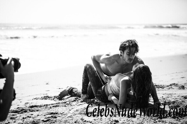 Jehane Paris Topless 97942