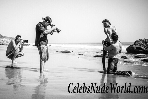 Jehane Paris Topless 97946