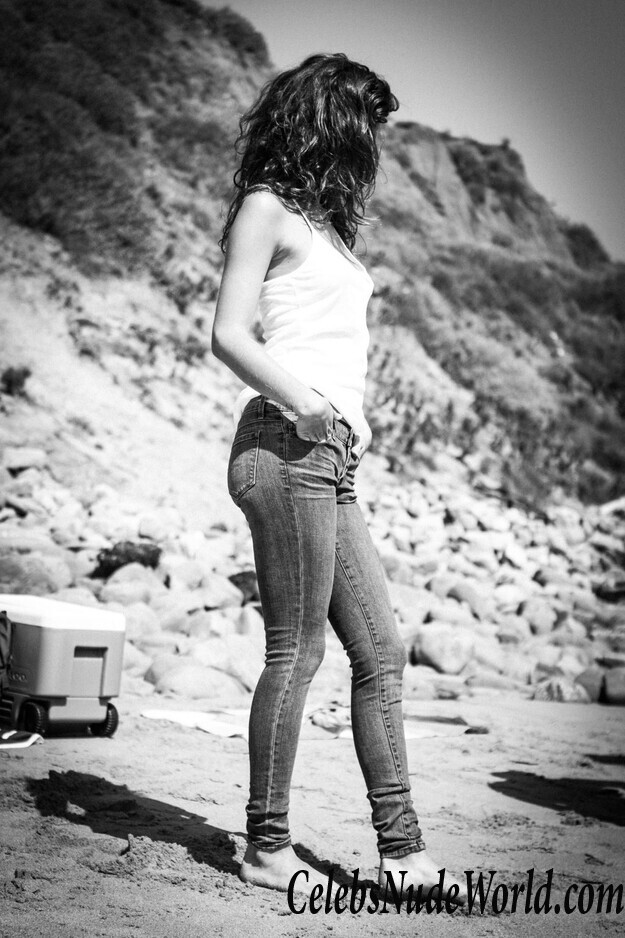 Jehane Paris Topless 97947