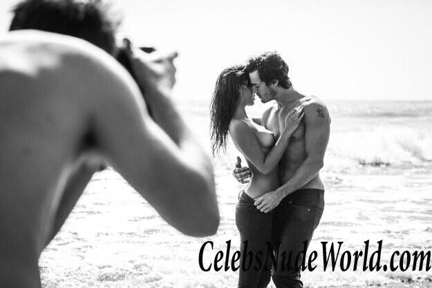 Jehane Paris Topless 97960