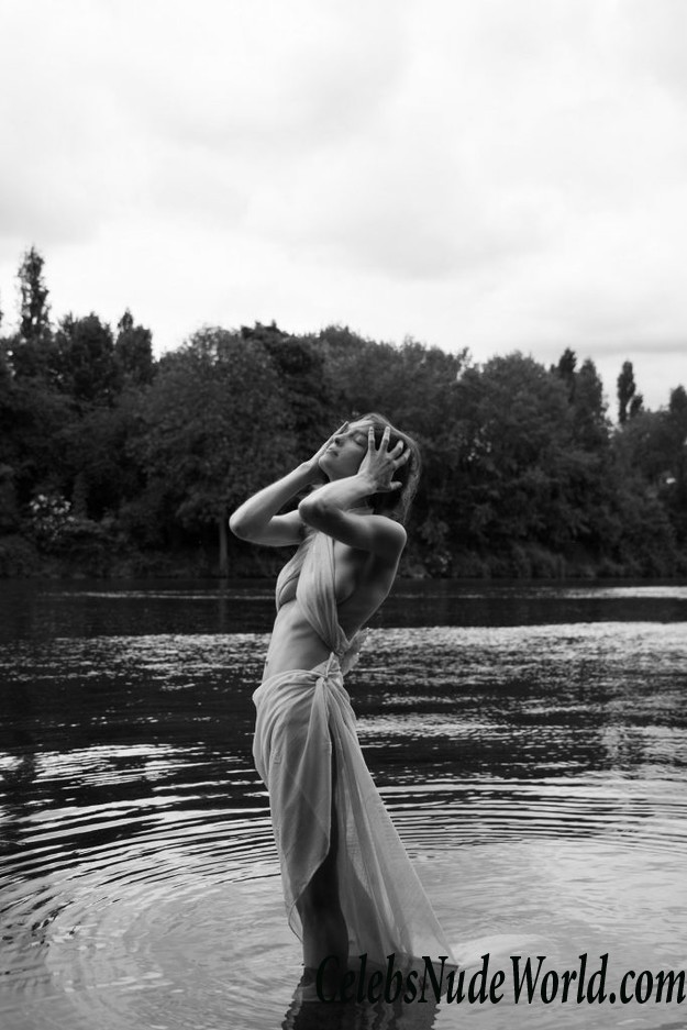 Adèle Simphal Topless  9811