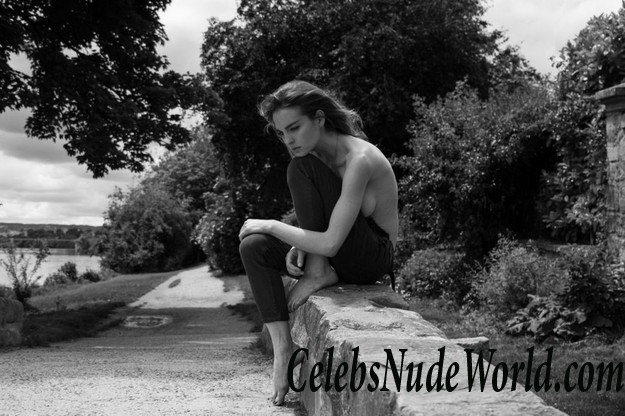 Adèle Simphal Topless  9817